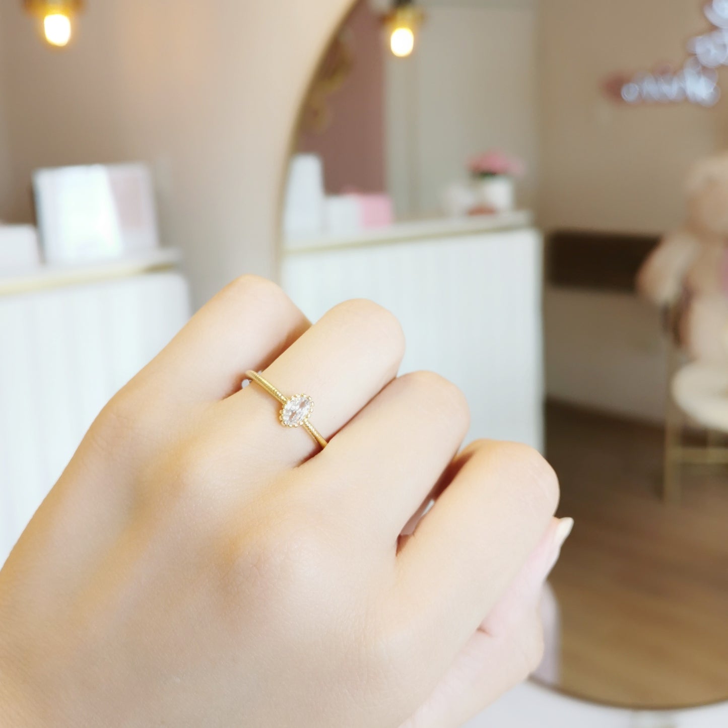 ANILLO PIEDRA OVALADA BLANCA