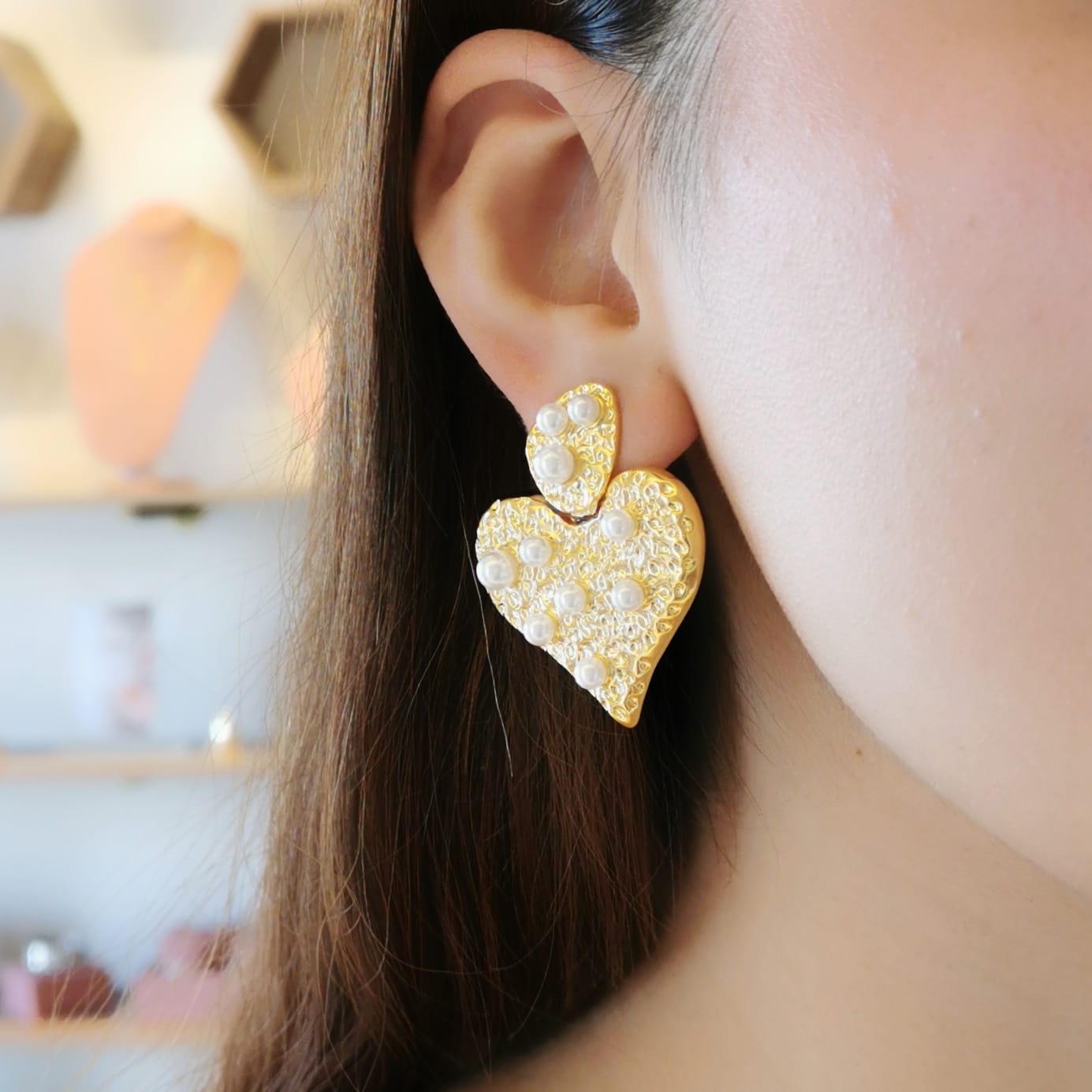 ARETES DOBLE CORAZON PERLA