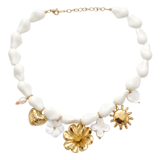 COLLAR PIEDRAS BLANCAS CON DIJE DE FLOR