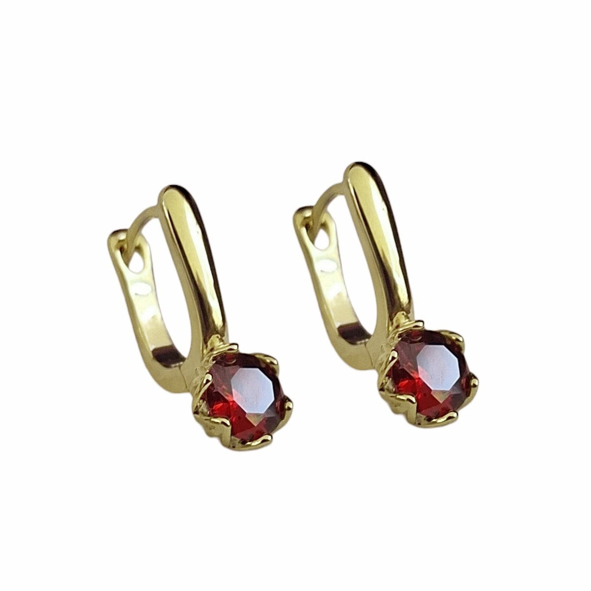 HOOPS CUADRADOS CON ZIRCONIA ROJA