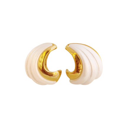 ARETES CONCHA BLANCA Y DORADA