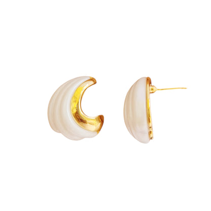 ARETES CONCHA BLANCA Y DORADA