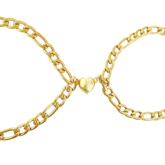 PULSERA CON CORAZONES MAGENTICOS DORADA