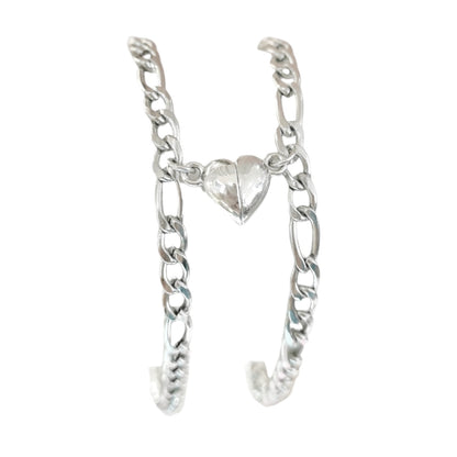 PULSERA CON CORAZONES MAGENTICOS PLATEADA