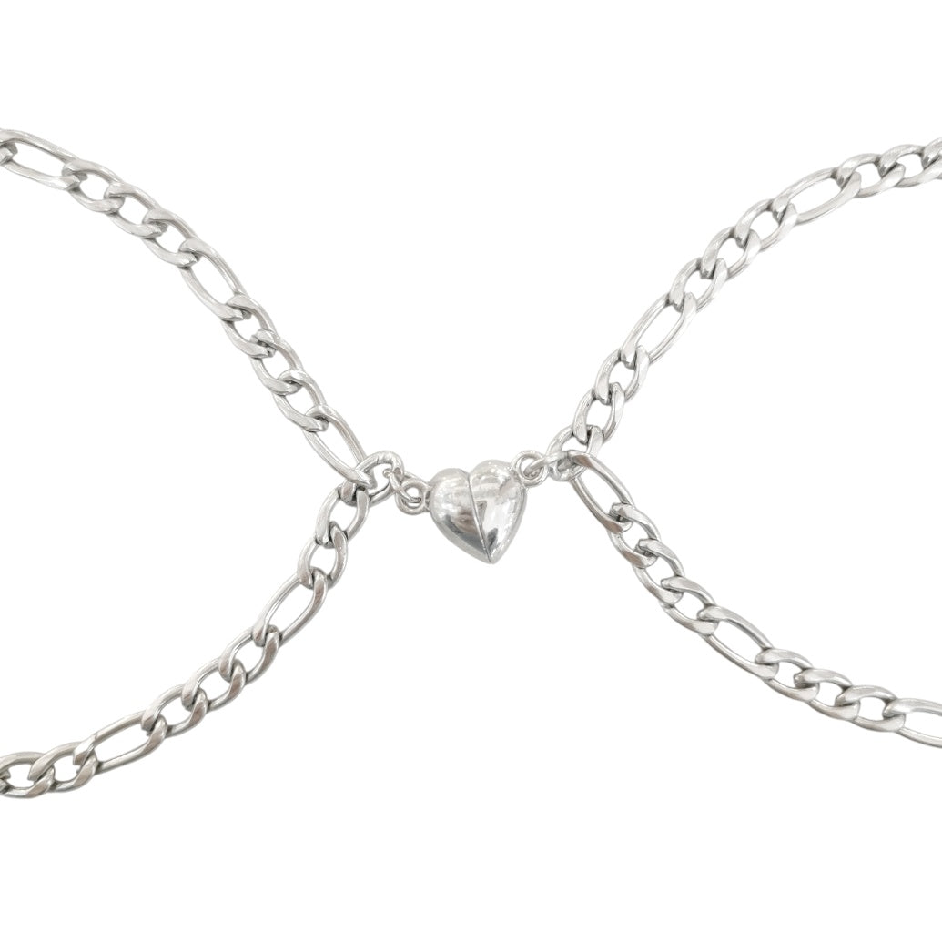 PULSERA CON CORAZONES MAGENTICOS PLATEADA