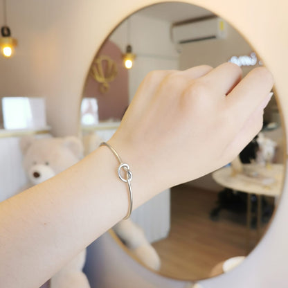 BRAZALETE NUDO PLATEADO